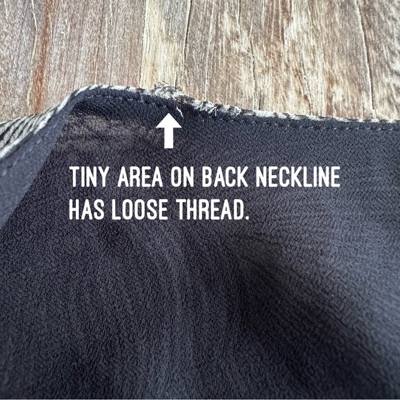 Express V-Neck Wrap Top Floral Black And White Long Sleeves SZ XS NEW WITH TAGS - Picture 4 of 9